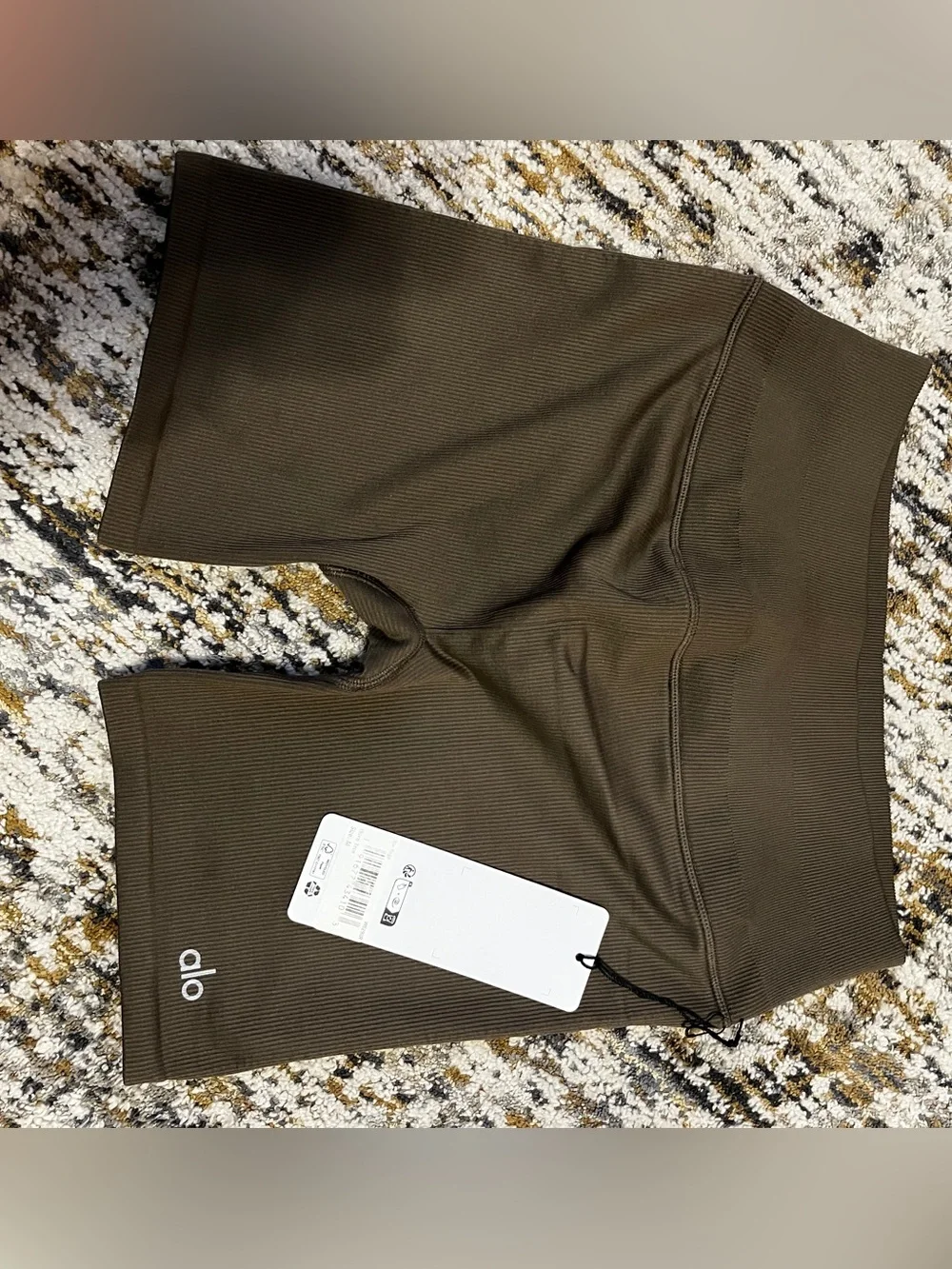 (NWT) ALO 5" seamless ribbed favorite short in olive tree color - Picture 9 of 11